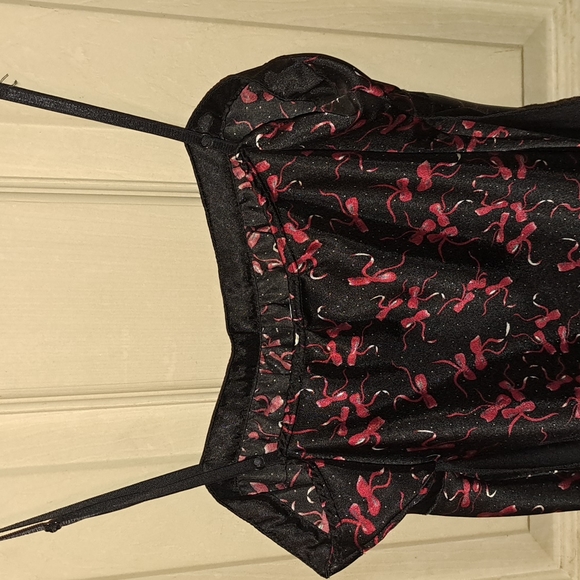 Ladies strappy black&red satin top w/ red bows. Ties in the back, size Med. - Picture 6 of 8